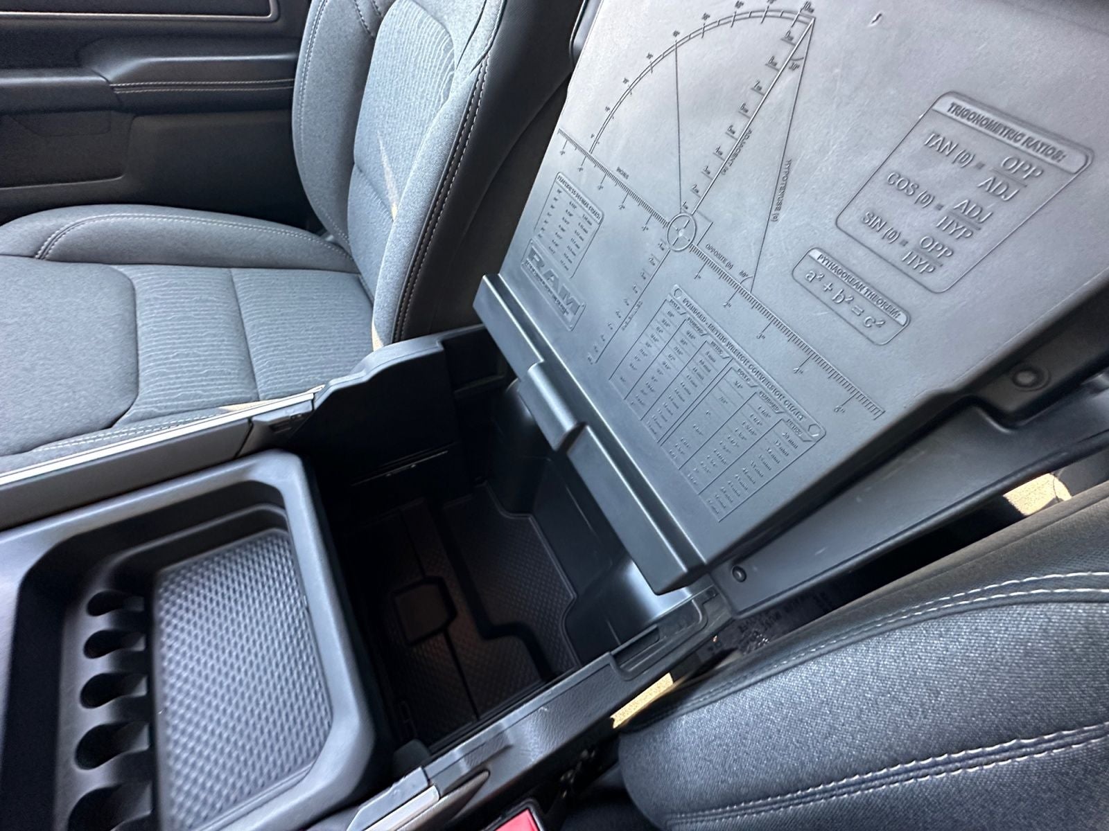 2020 RAM 1500 Big Horn Crew Cab 4x4 5'7' Box