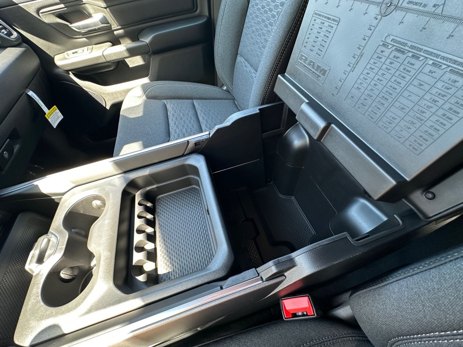 2026 RAM Ram 1500 RAM 1500 EXPRESS CREW CAB 4X4 5'7' BOX