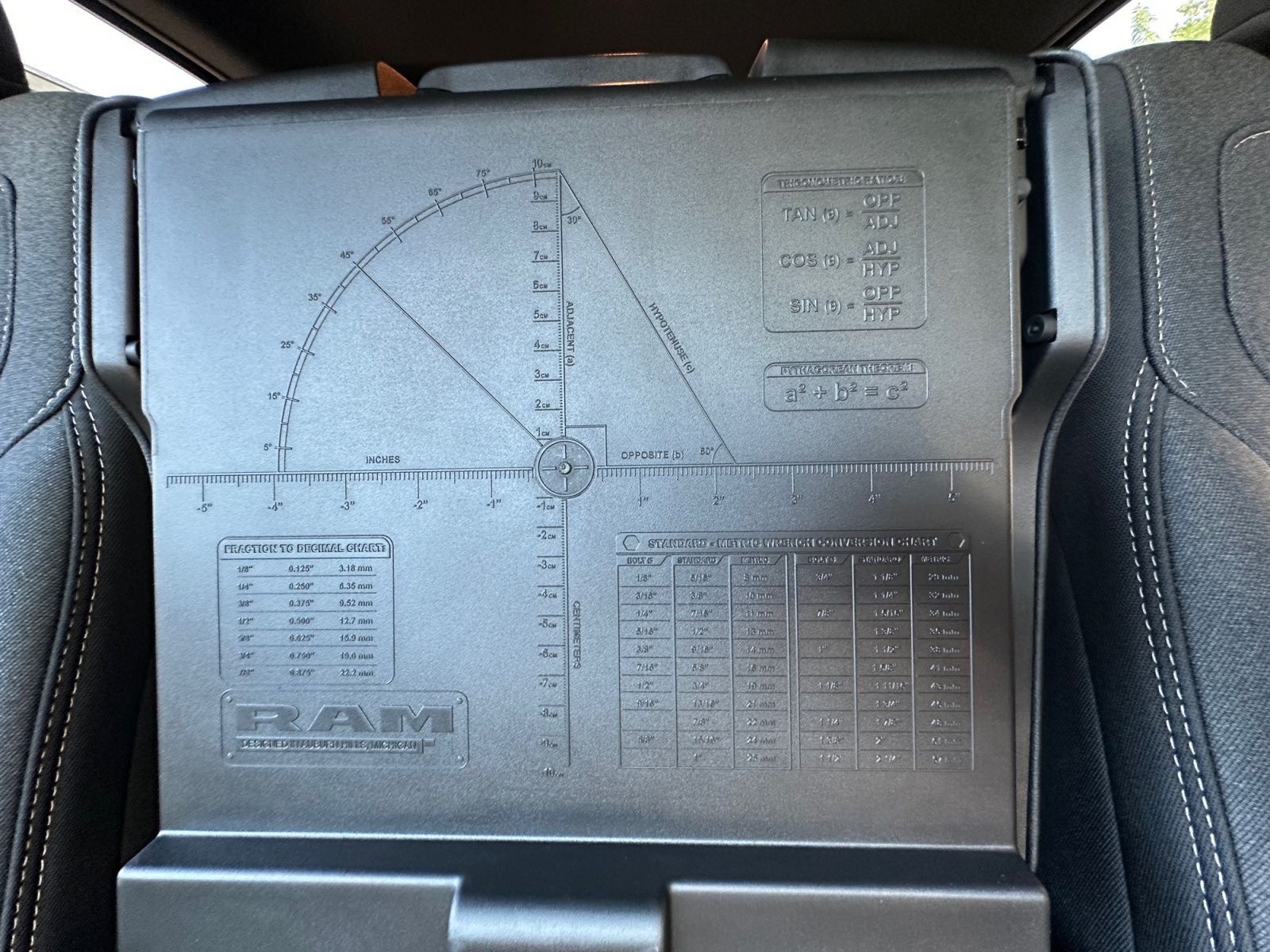 2026 RAM Ram 1500 RAM 1500 EXPRESS CREW CAB 4X4 5'7' BOX