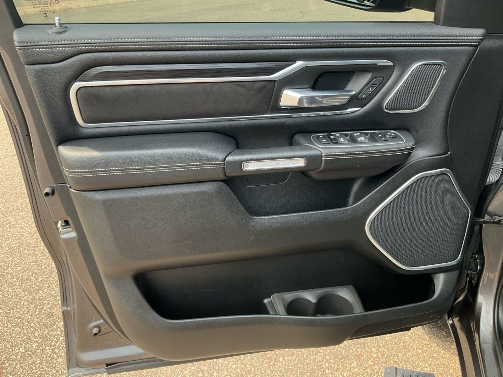 2023 RAM 1500 Laramie Crew Cab 4x4 5'7' Box