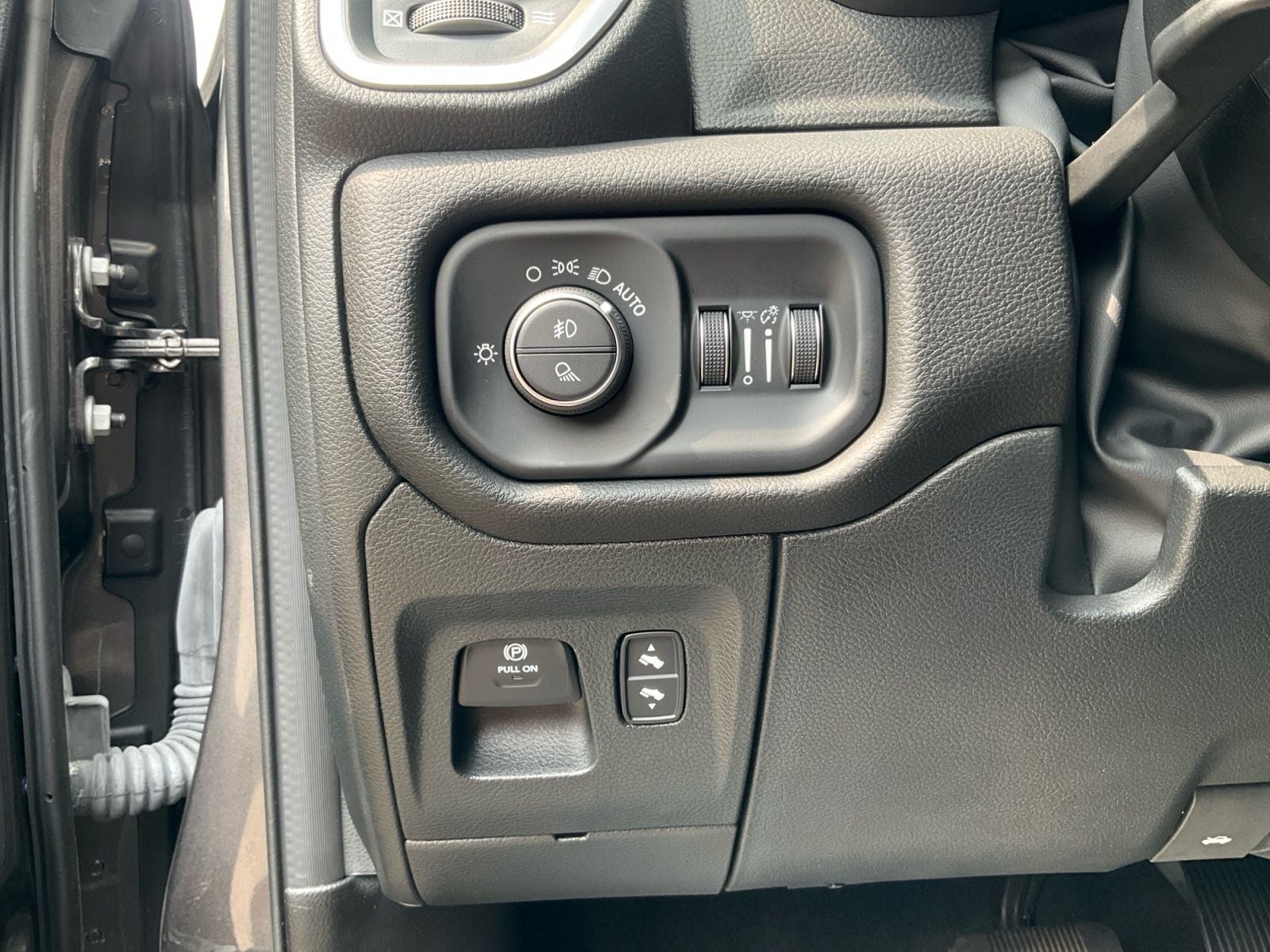 2023 RAM 1500 Laramie Crew Cab 4x4 5'7' Box