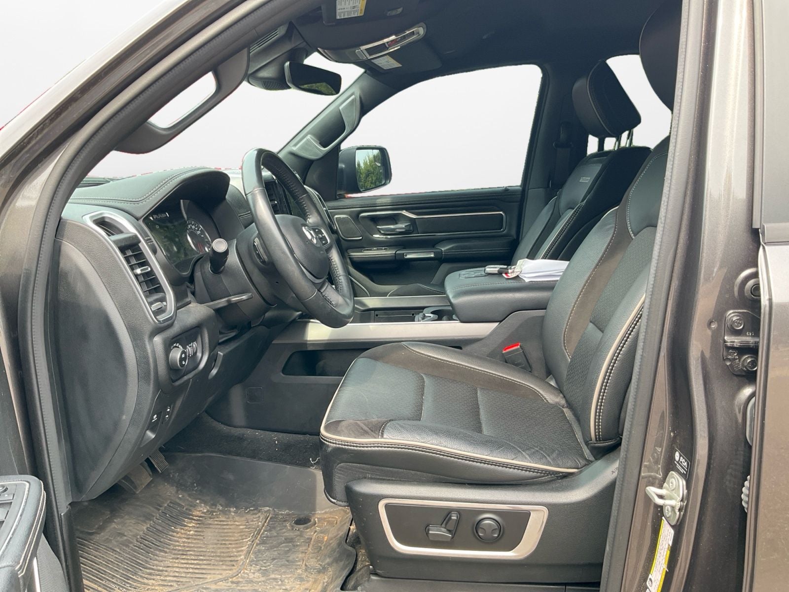 2023 RAM 1500 Laramie Crew Cab 4x4 5'7' Box