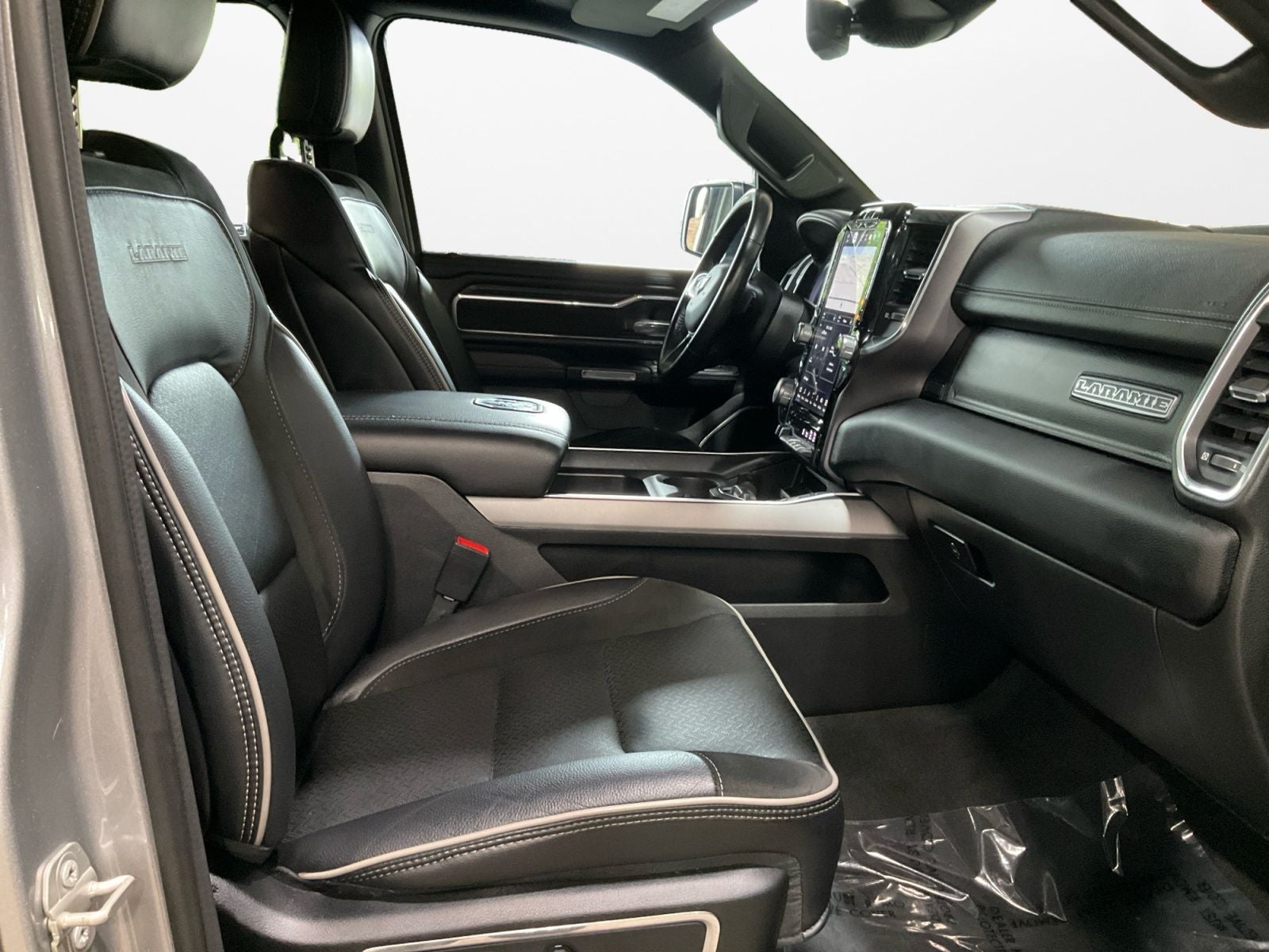 2023 RAM 1500 Laramie Crew Cab 4x4 5'7' Box