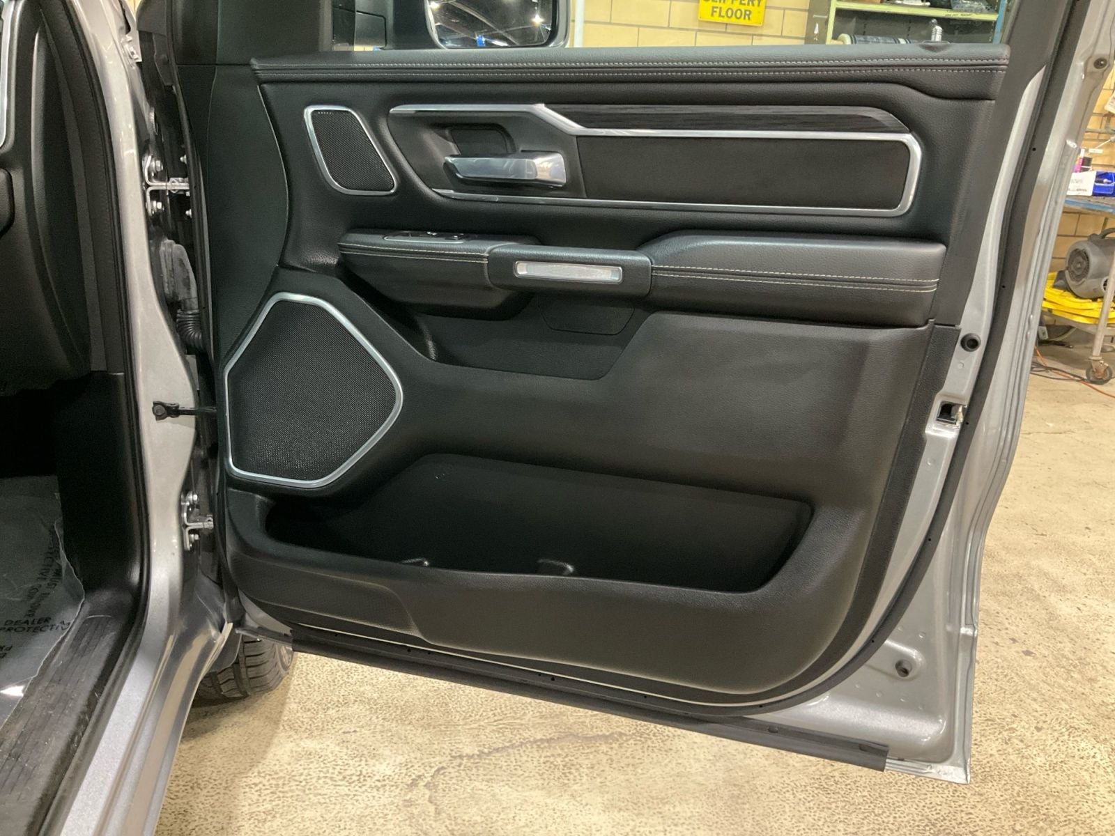 2023 RAM 1500 Laramie Crew Cab 4x4 5'7' Box