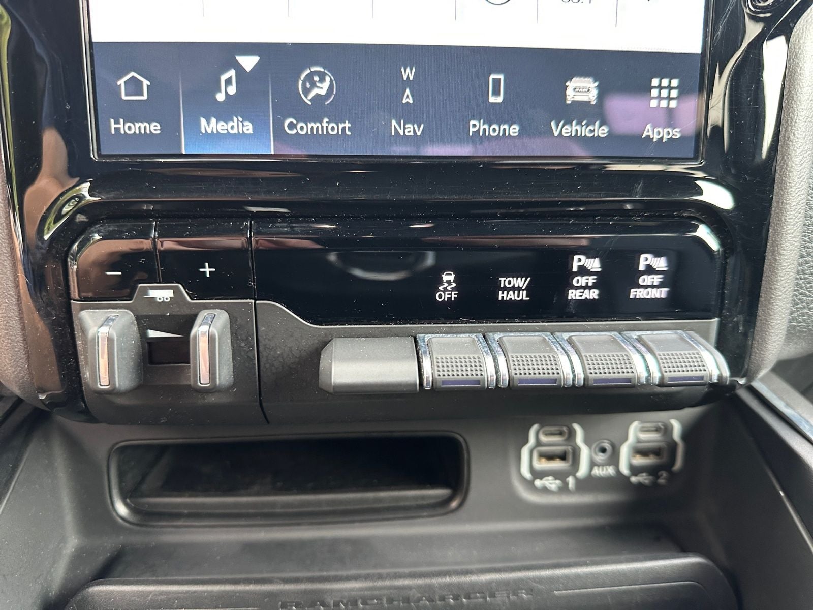 2022 RAM 1500 Laramie Crew Cab 4x4 5'7' Box