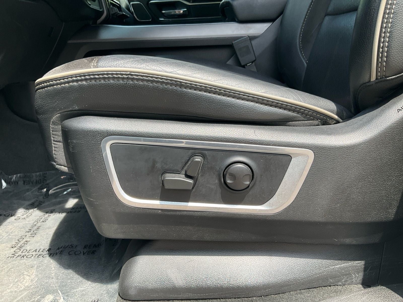 2022 RAM 1500 Laramie Crew Cab 4x4 5'7' Box