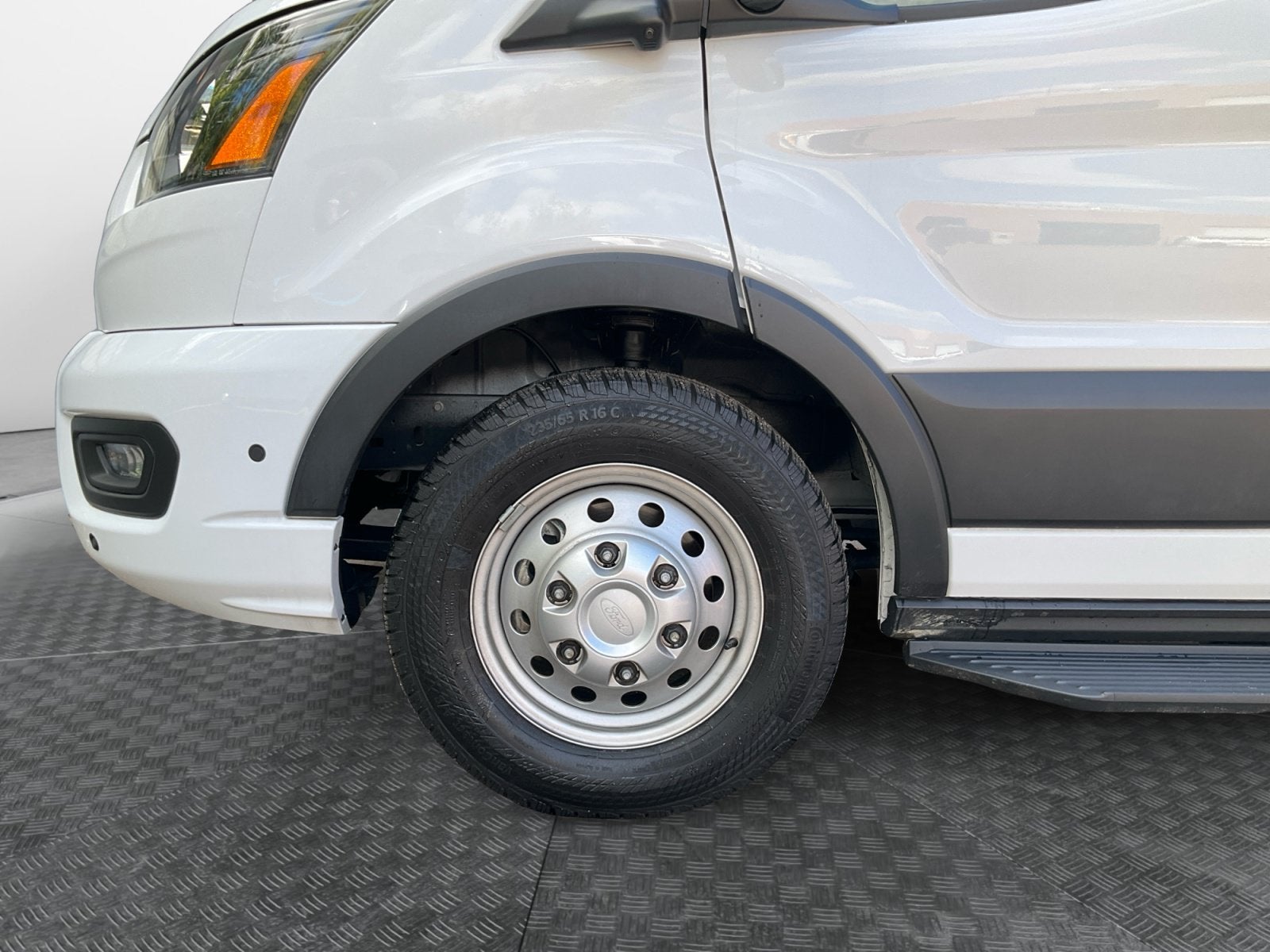 2024 Ford Transit Passenger Wagon XLT