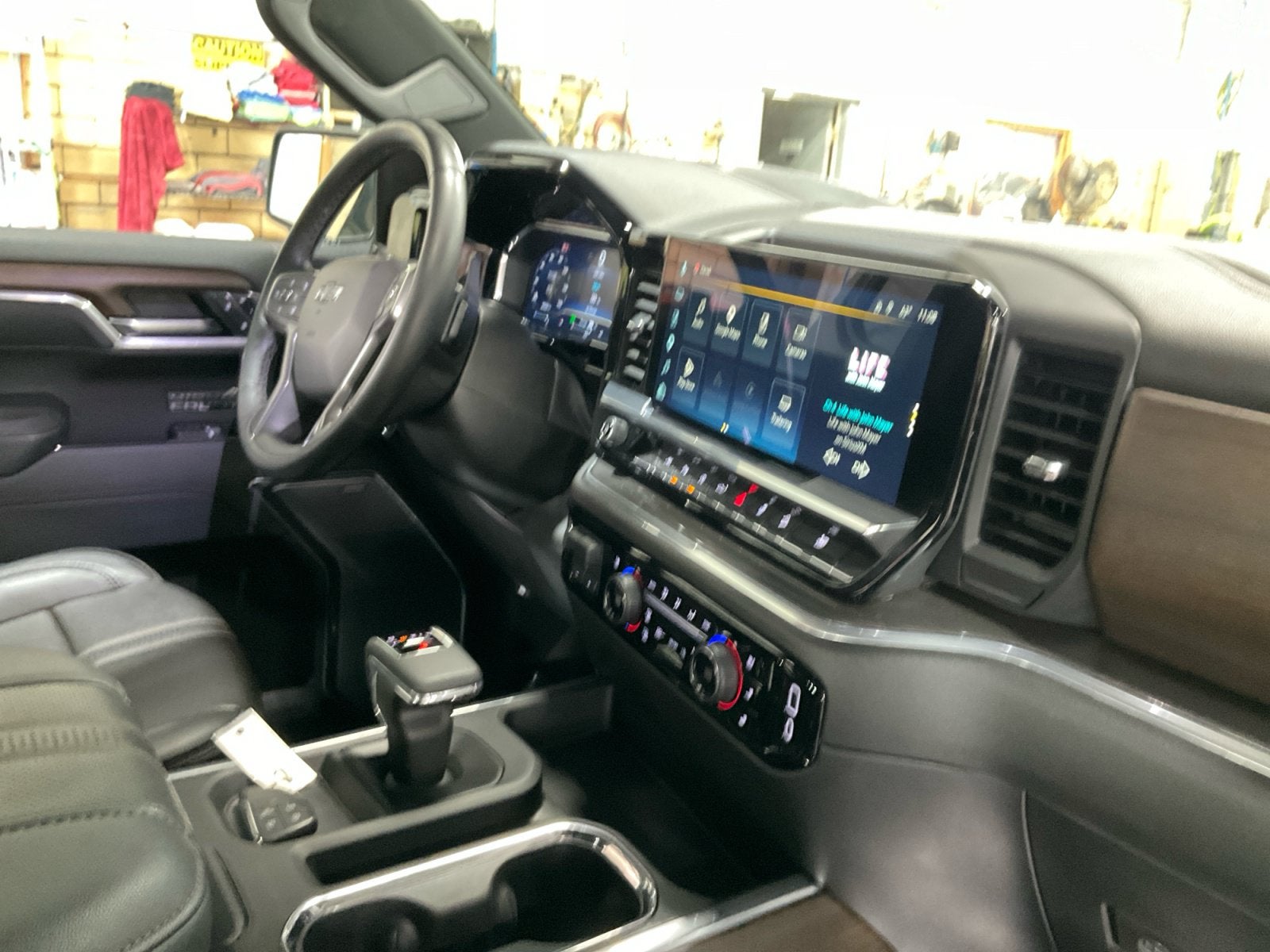 2025 Chevrolet Silverado 1500 4WD Crew Cab Short Bed High Country
