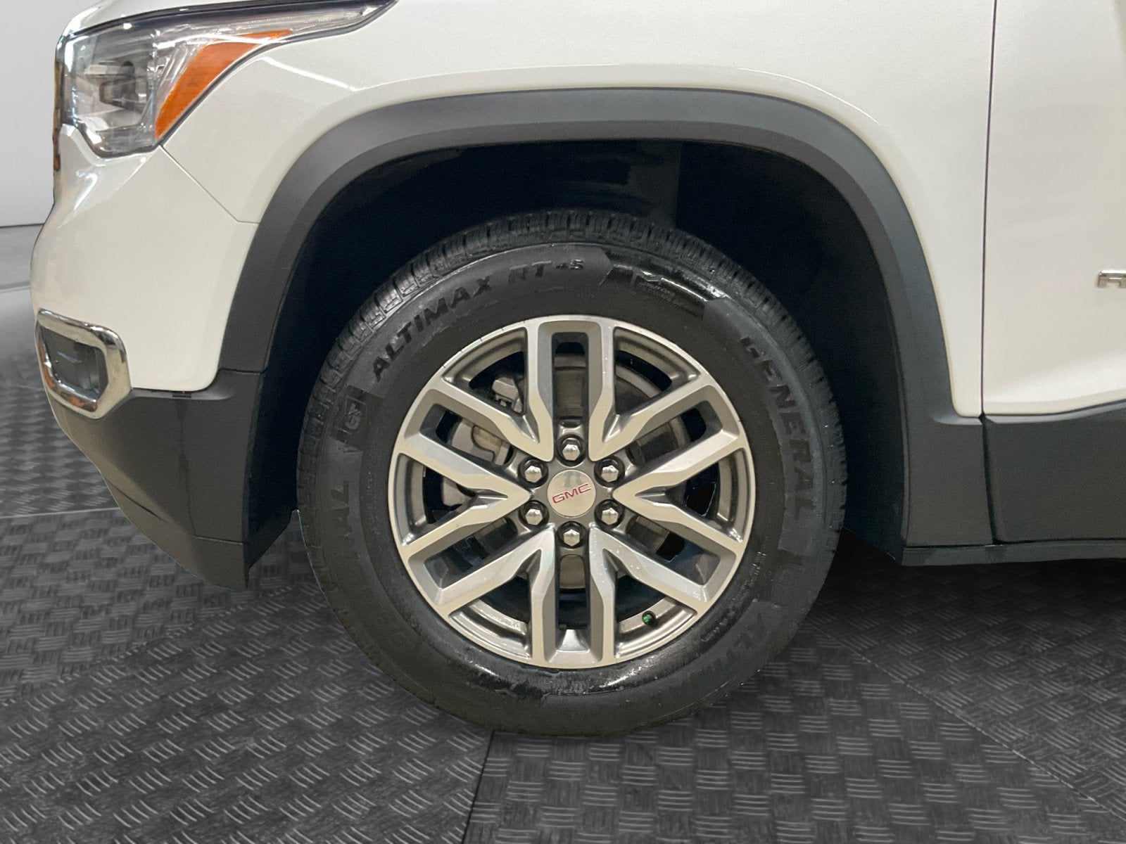 2019 GMC Acadia SLE-2
