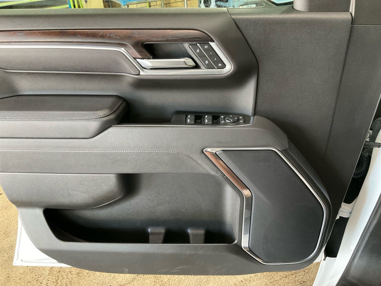 2025 GMC Sierra 1500 4WD Crew Cab Short Box SLT