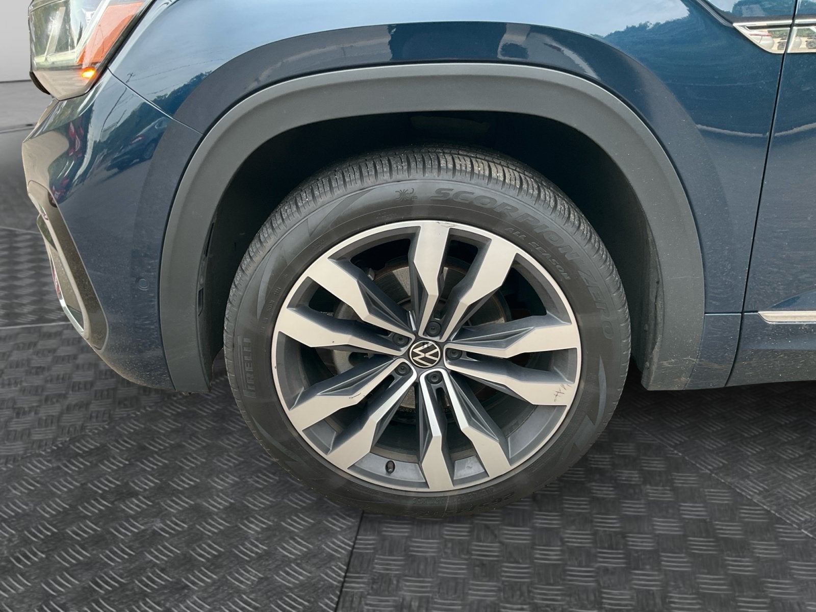 2022 Volkswagen Atlas Cross Sport 3.6L V6 SEL Premium R-Line