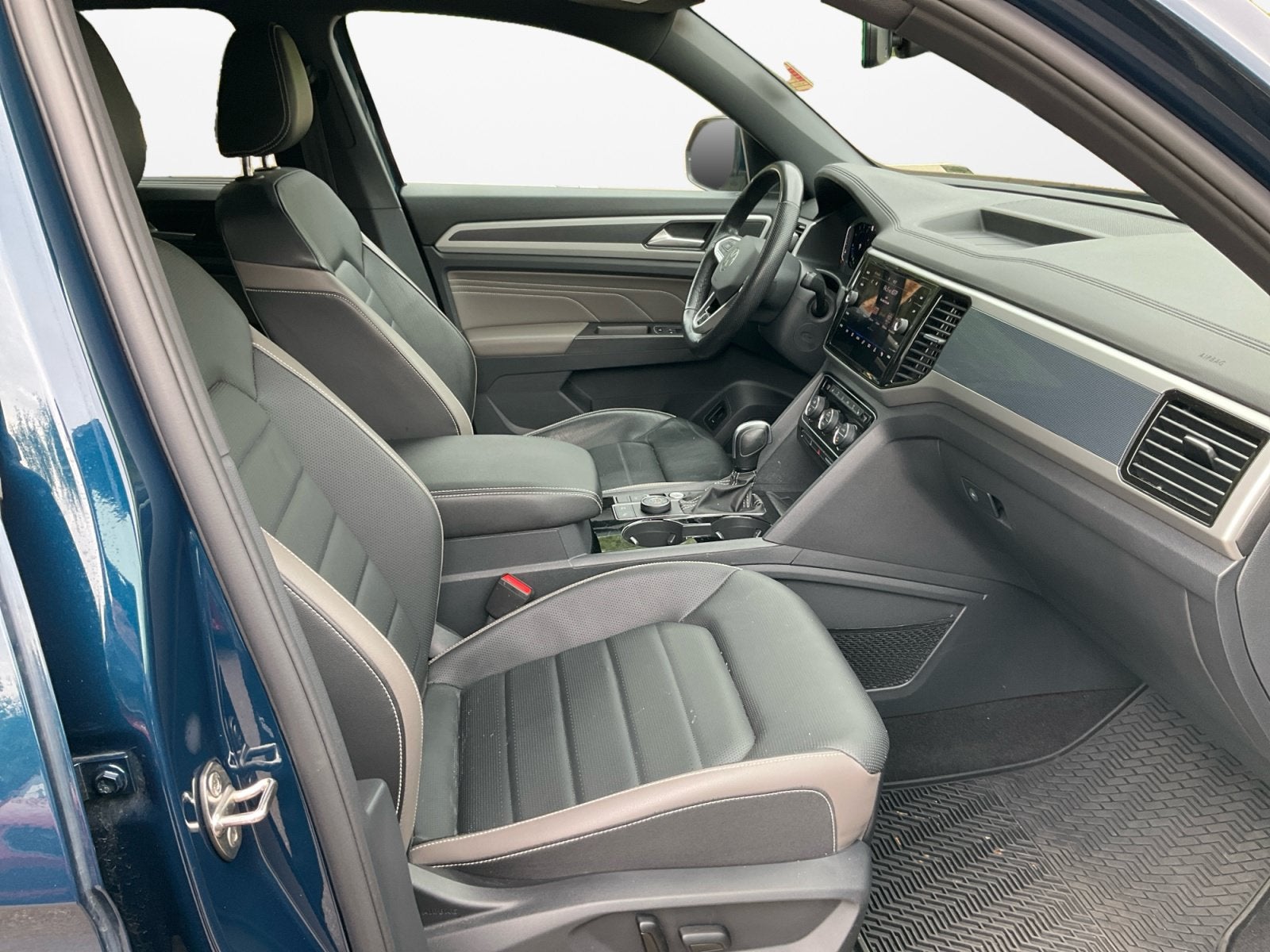 2022 Volkswagen Atlas Cross Sport 3.6L V6 SEL Premium R-Line