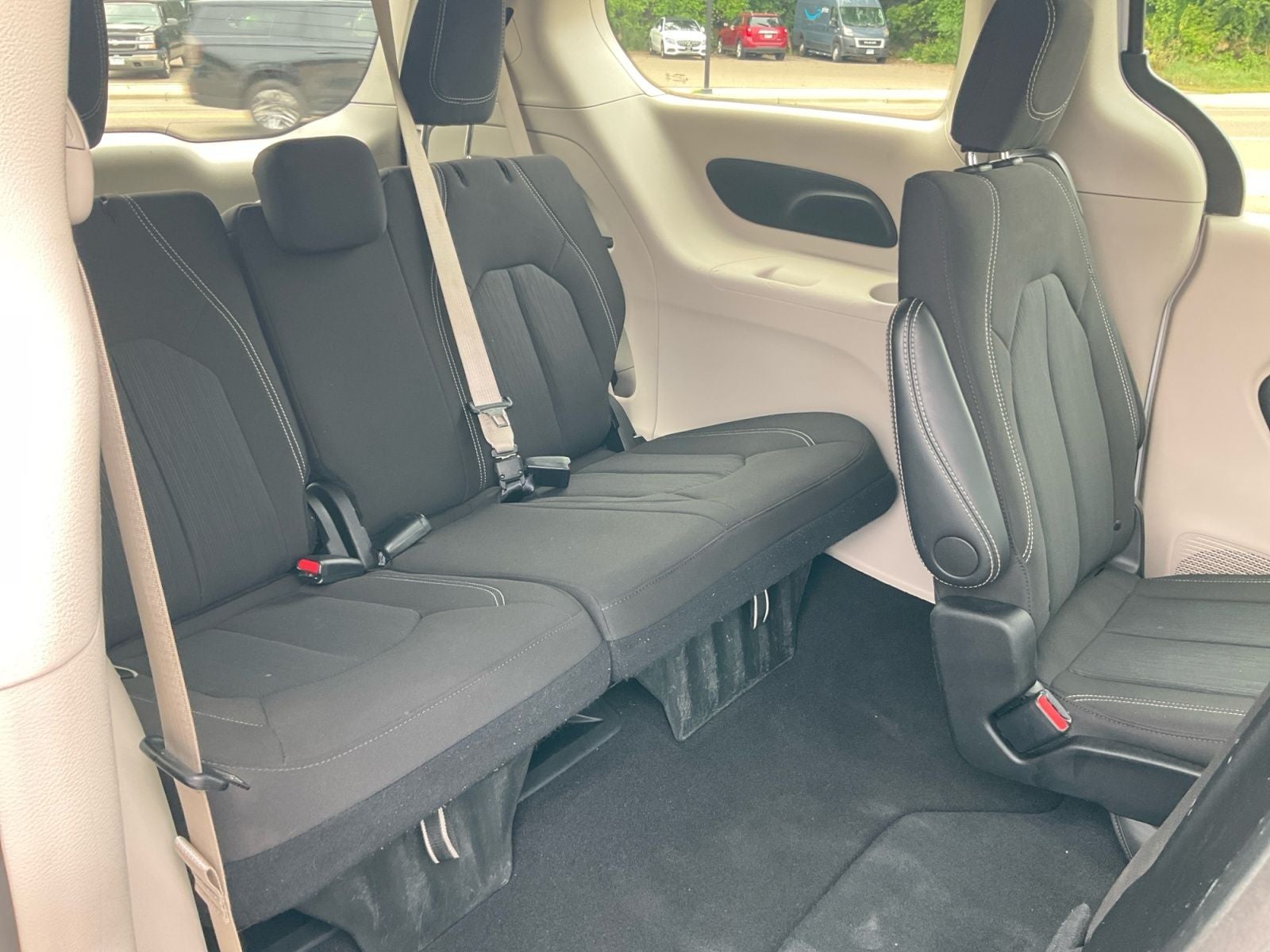 2024 Chrysler Voyager LX