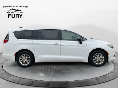 2024 Chrysler Voyager LX