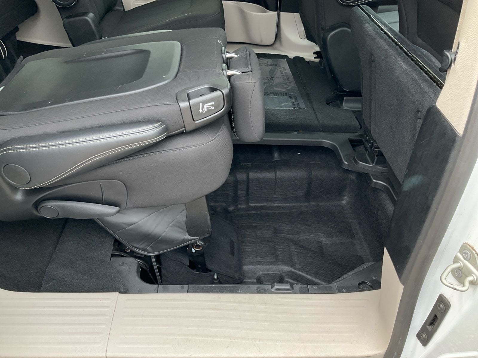 2024 Chrysler Voyager LX