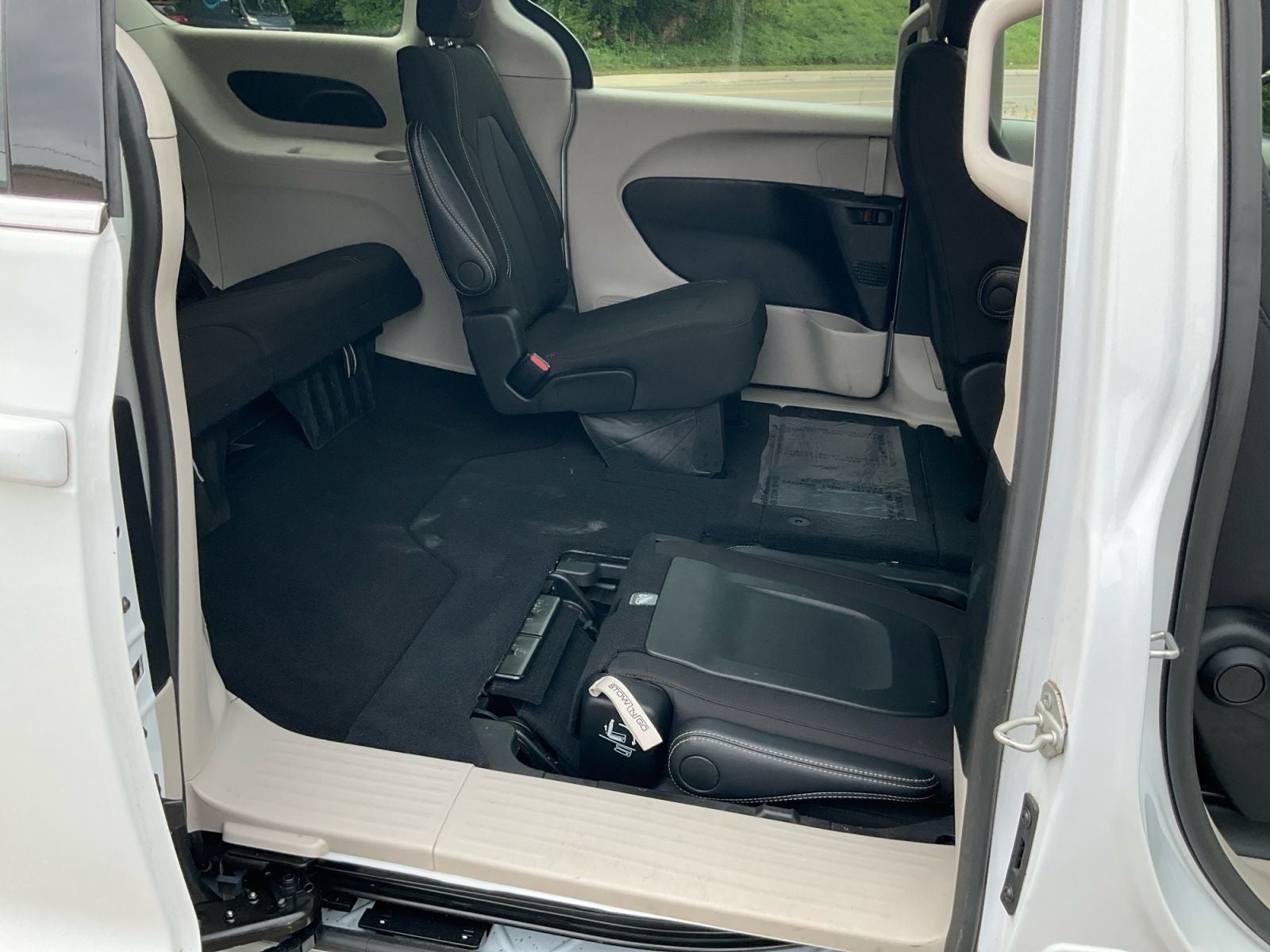2024 Chrysler Voyager LX