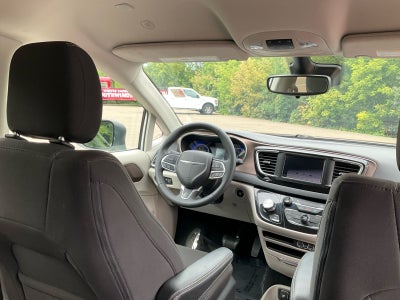 2024 Chrysler Voyager LX