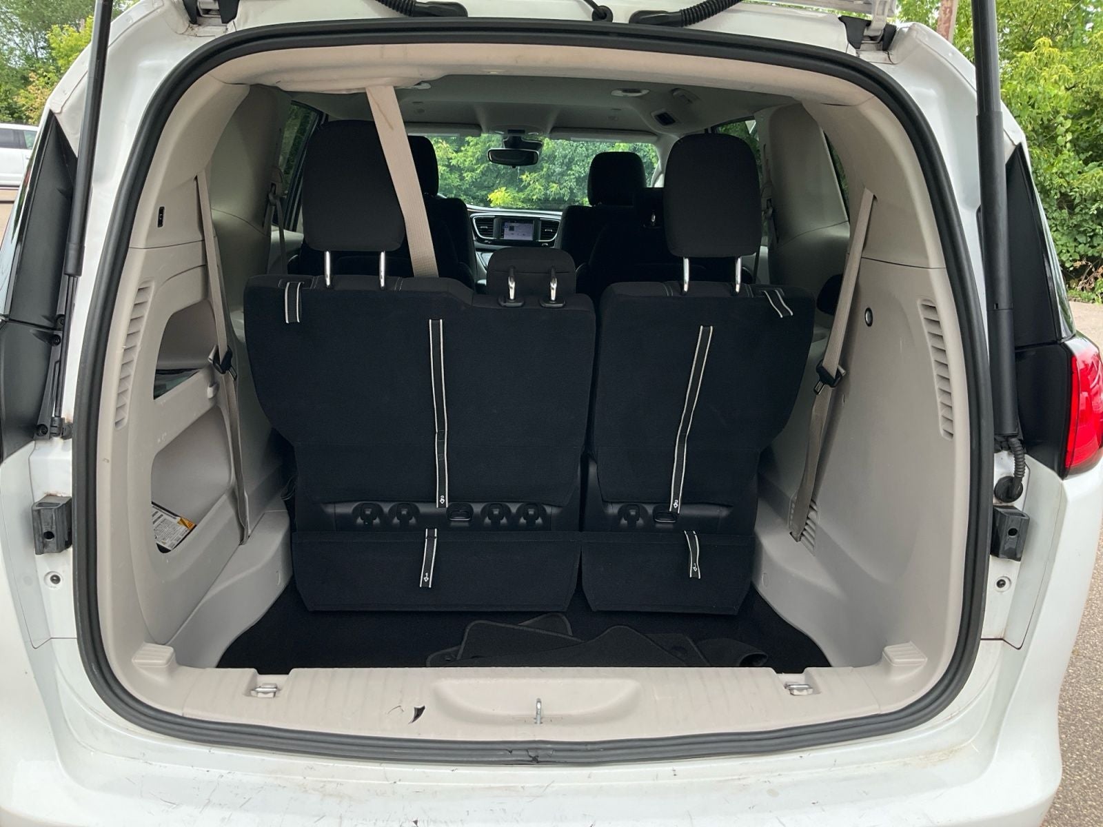 2024 Chrysler Voyager LX