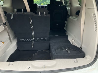2024 Chrysler Voyager LX