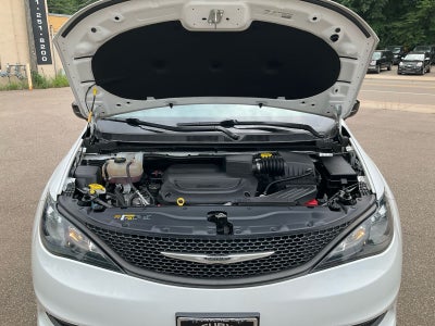 2024 Chrysler Voyager LX