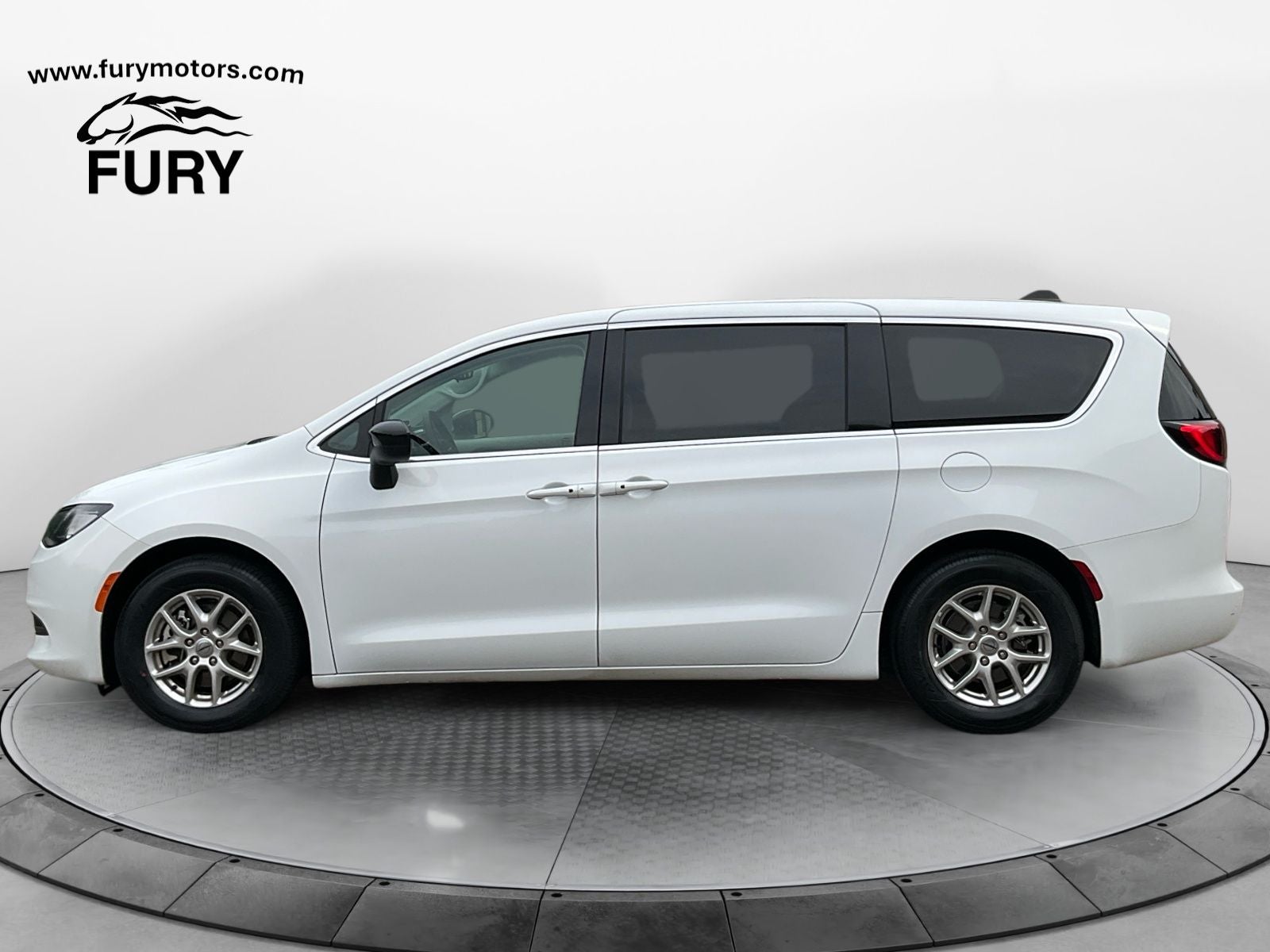 2024 Chrysler Voyager LX
