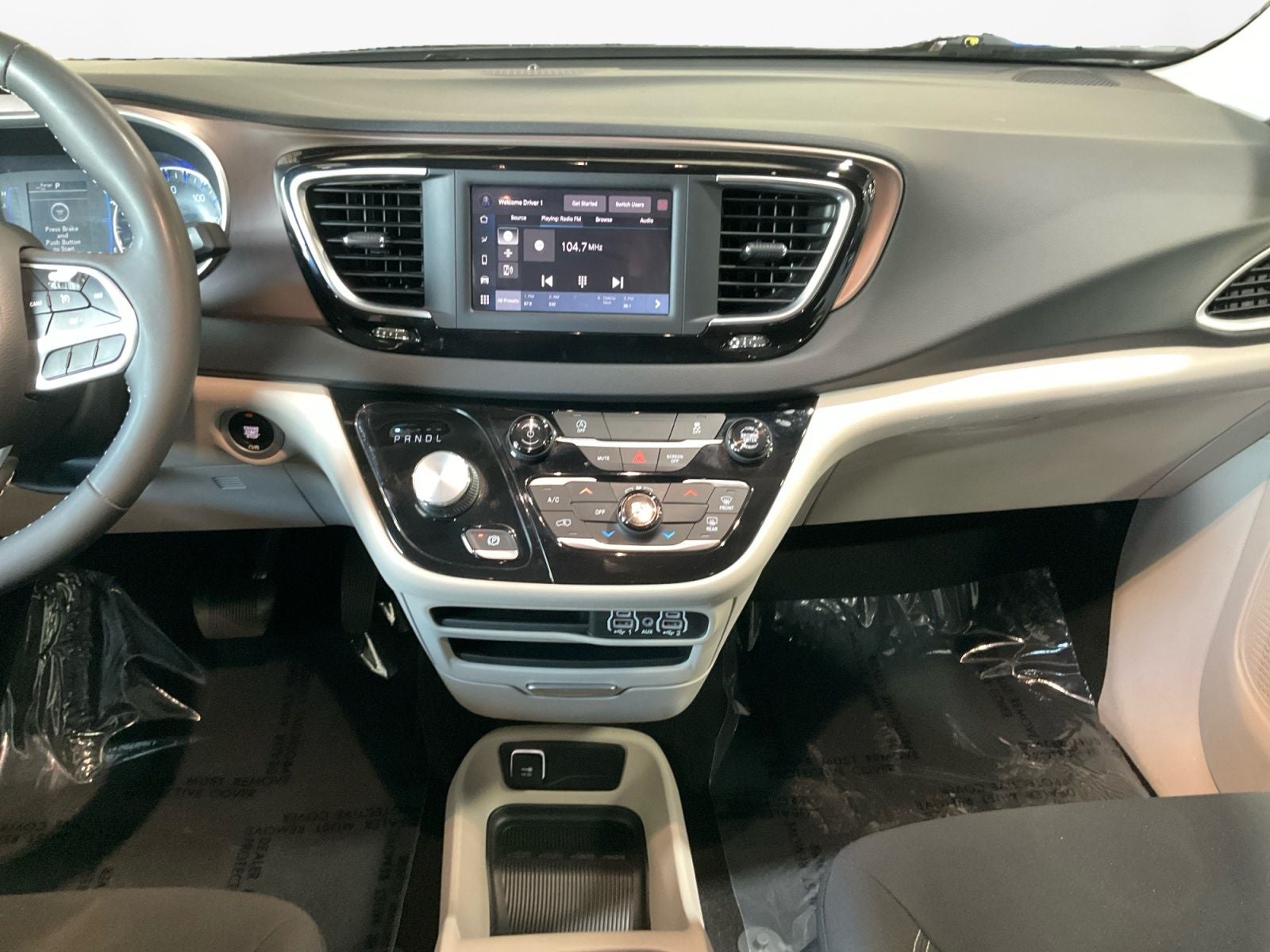 2022 Chrysler Voyager LX