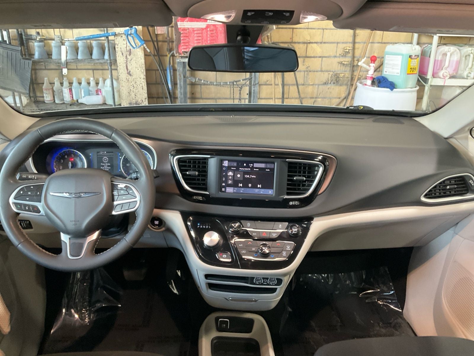 2022 Chrysler Voyager LX