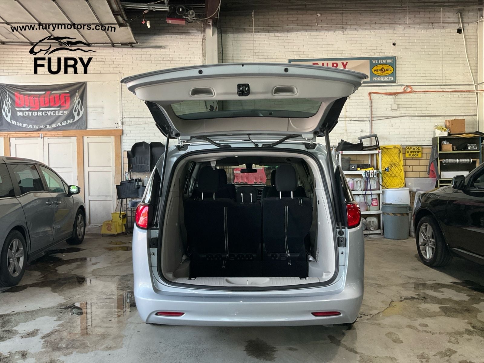 2022 Chrysler Voyager LX