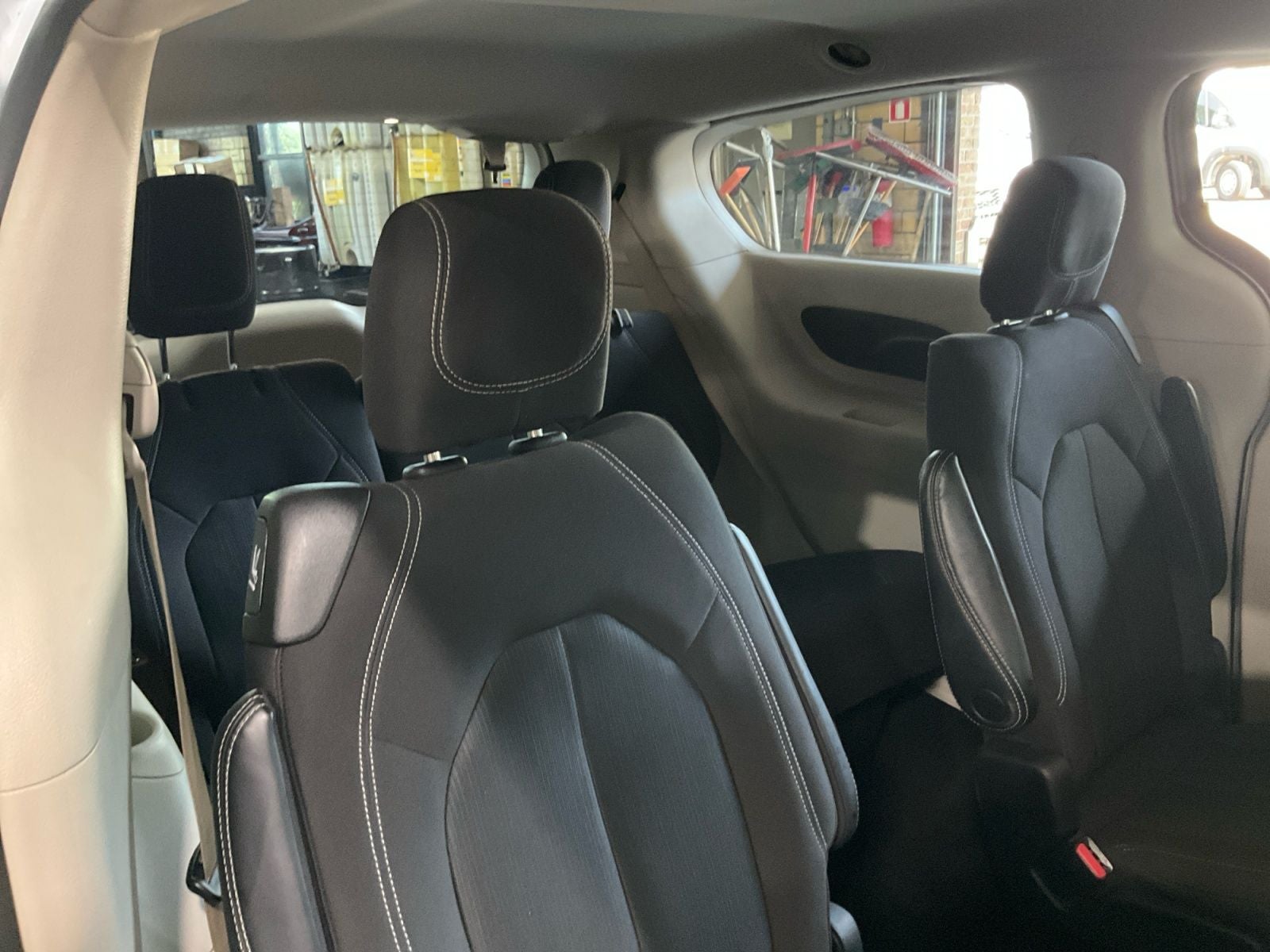 2022 Chrysler Voyager LX