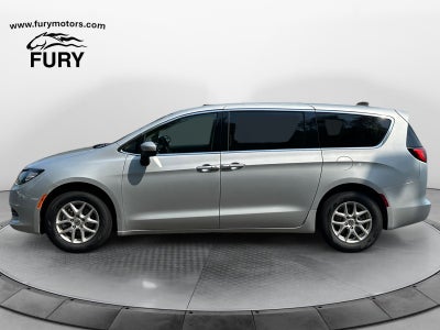 2022 Chrysler Voyager LX