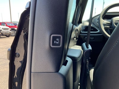 2027 Chrysler Pacifica PACIFICA SELECT AWD