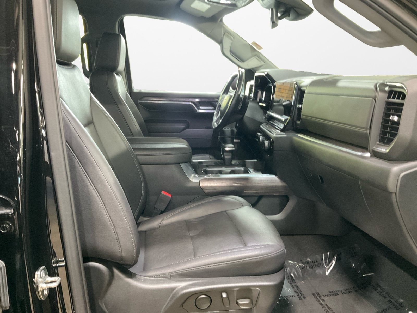 2023 Chevrolet Silverado 1500 4WD Crew Cab Short Bed LTZ
