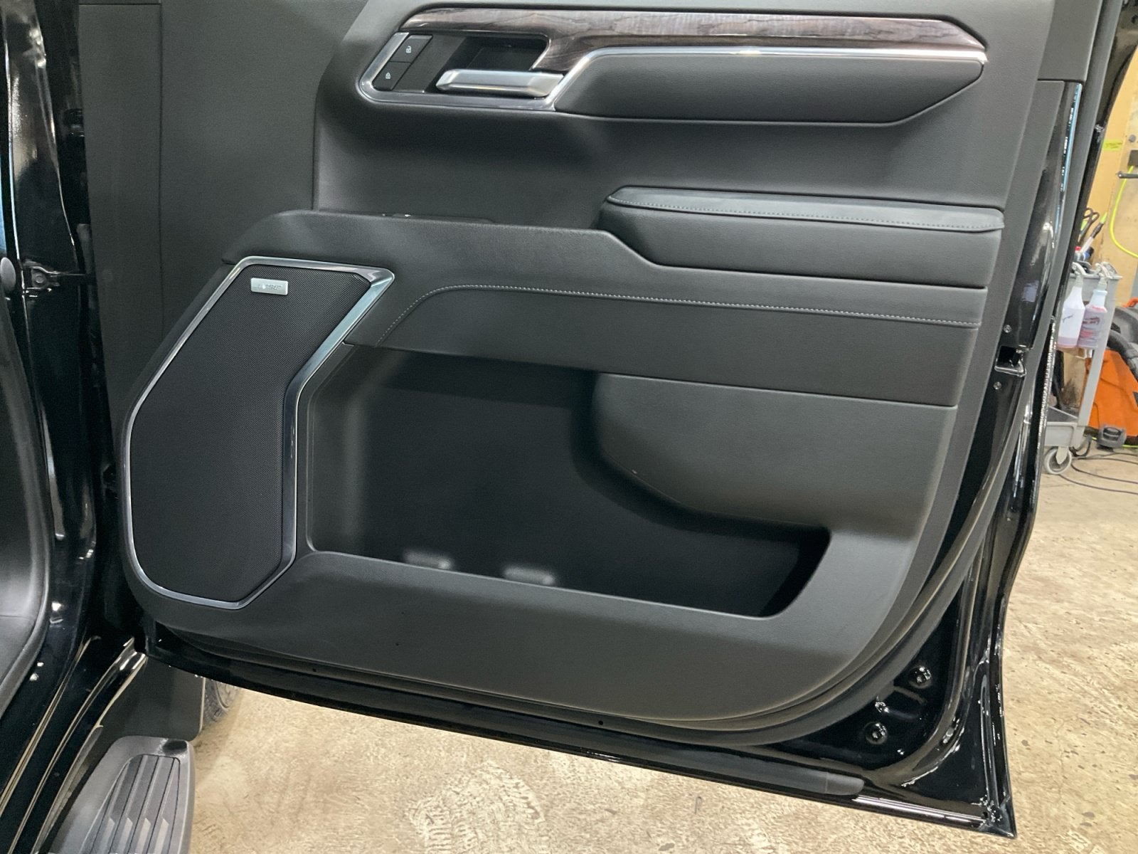 2023 Chevrolet Silverado 1500 4WD Crew Cab Short Bed LTZ