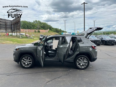 2023 Jeep Compass Latitude Lux FWD