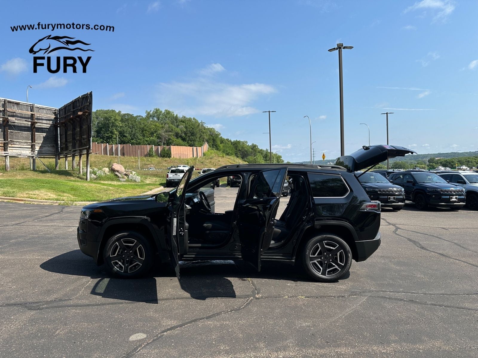 2026 Jeep Cherokee CHEROKEE LAREDO 4X4