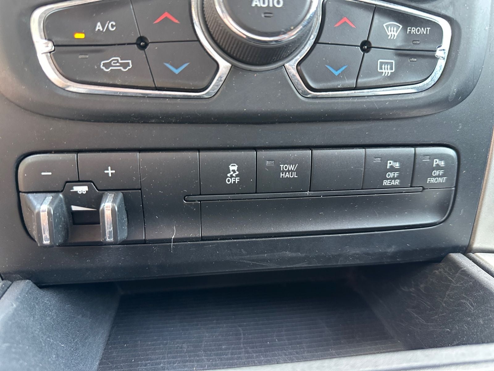 2017 RAM 1500 Big Horn Crew Cab 4x4 5'7' Box