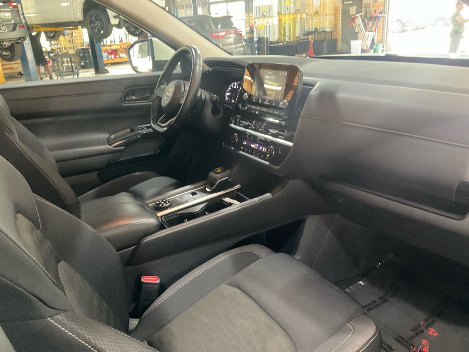 2024 Nissan Pathfinder SV 4WD