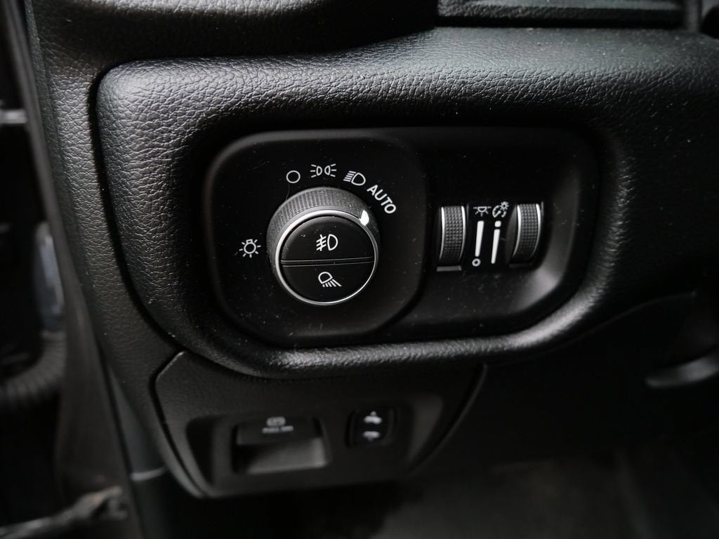 2019 RAM 1500 Laramie Crew Cab 4x4 5'7" Box
