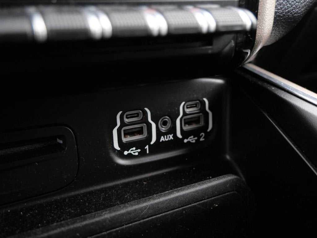 2019 RAM 1500 Laramie Crew Cab 4x4 5'7" Box